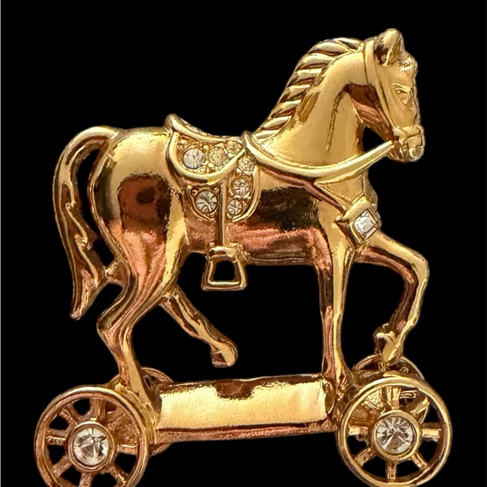 Smithsonian Avon Horse Brooch